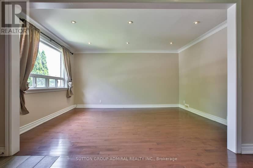 33 Regina Avenue — photo 11 of 36