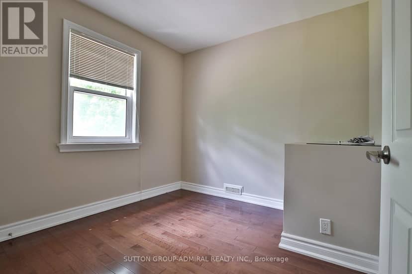 33 Regina Avenue — photo 17 of 36