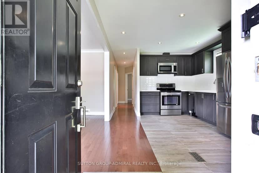 33 Regina Avenue, Toronto, photo 3