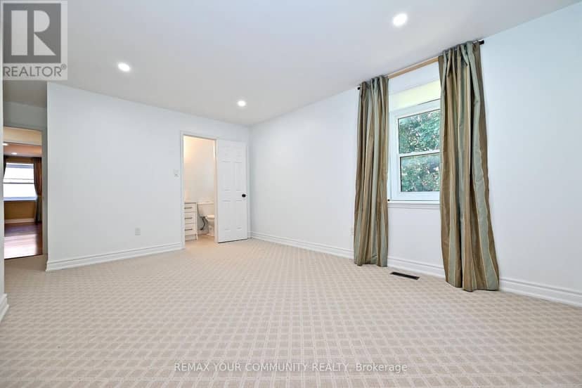 88 Cambridge Crescent — photo 34 of 40
