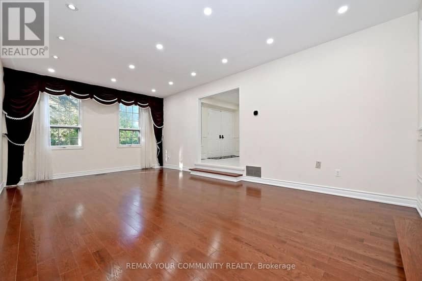 88 Cambridge Crescent — photo 7 of 40