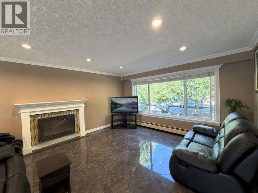 5885 LINCOLN STREET, Vancouver, photo 2