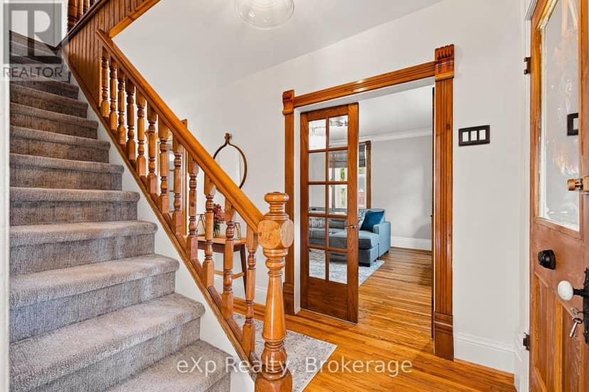 51 Osprey Street S — photo 5 of 40