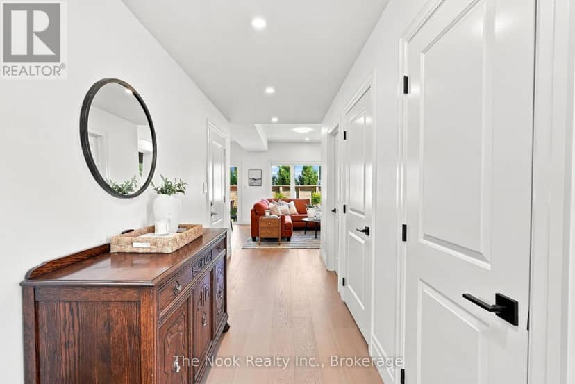 30 Campbell Crescent — photo 3 of 40