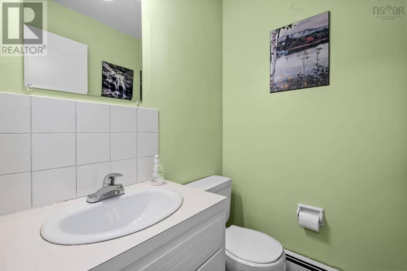 22 Northcliffe Lane — photo 17 of 40