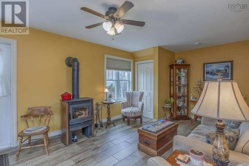 6437 Shore Road West — photo 9 of 40