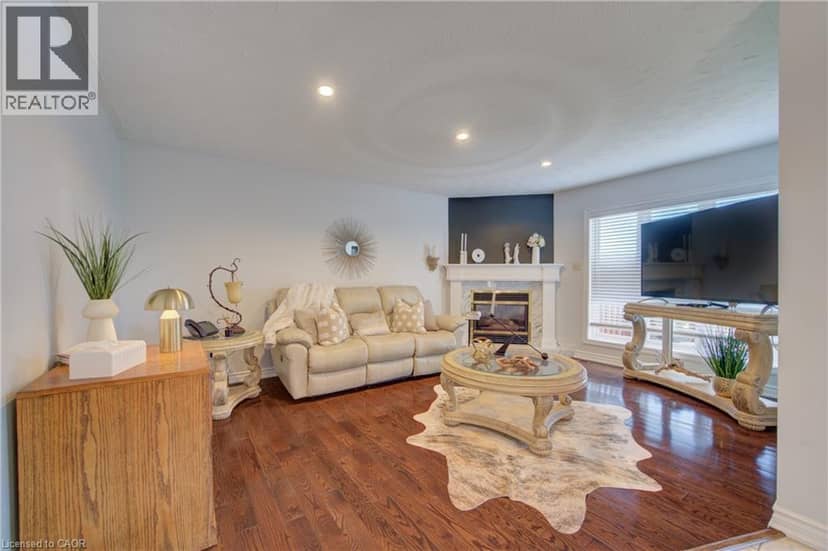 51 COPPERFIELD Drive — photo 8 of 40
