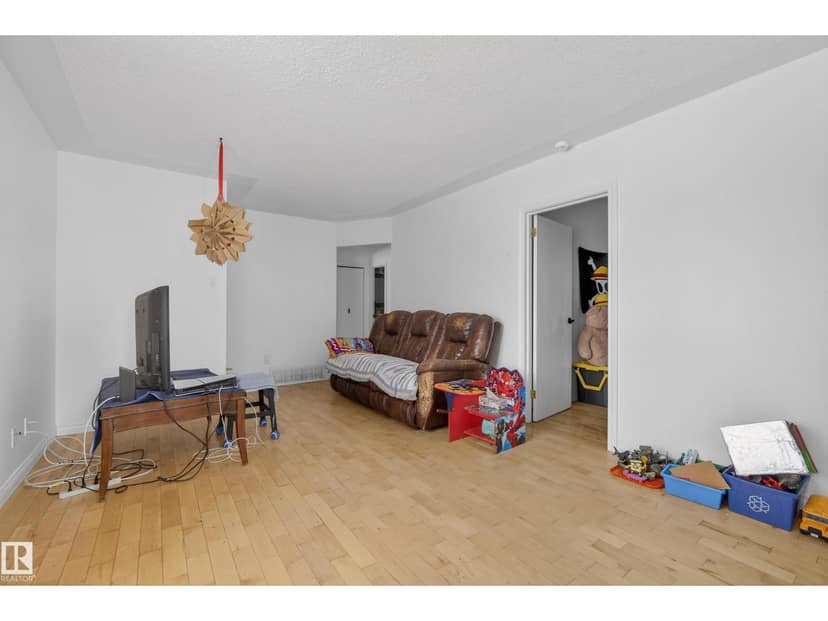 15321 110 AV NW — photo 14 of 15