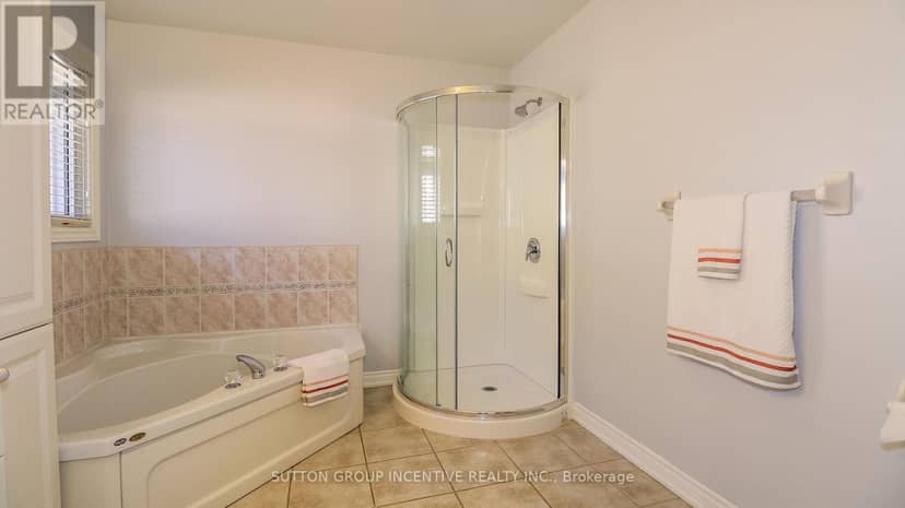 28 Brookfield Crescent — photo 13 of 20