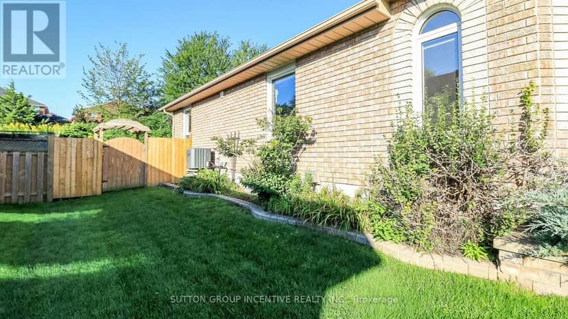 28 Brookfield Crescent — photo 20 of 20