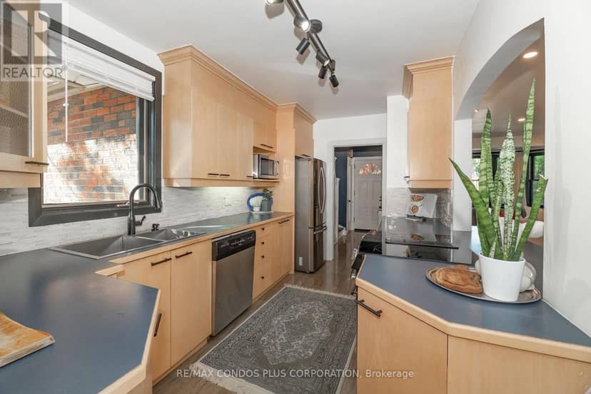 11 Elton Crescent — photo 10 of 35