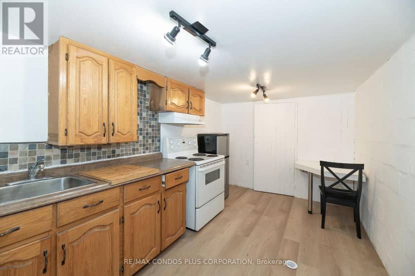 11 Elton Crescent — photo 22 of 35