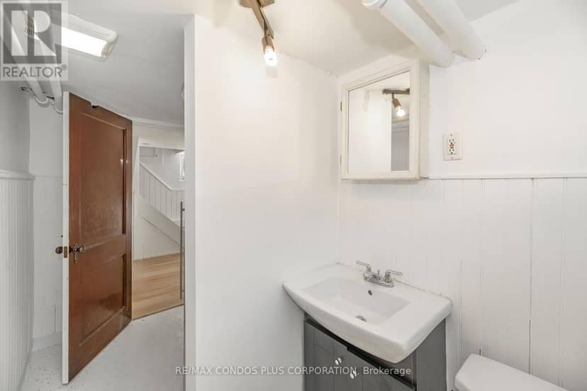 11 Elton Crescent — photo 23 of 35