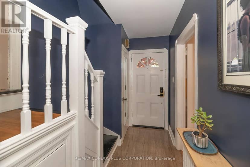 11 Elton Crescent — photo 3 of 35