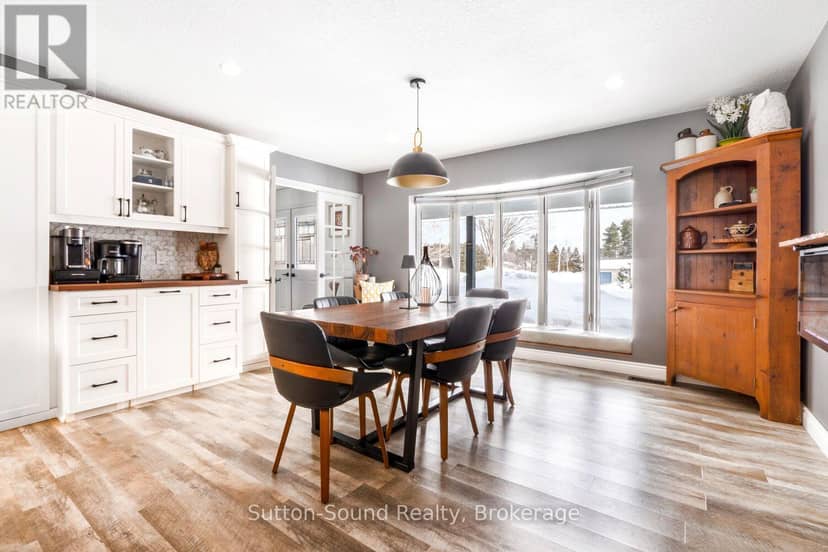 35 Pine Tree Drive — photo 11 of 40