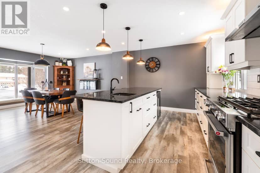 35 Pine Tree Drive — photo 13 of 40