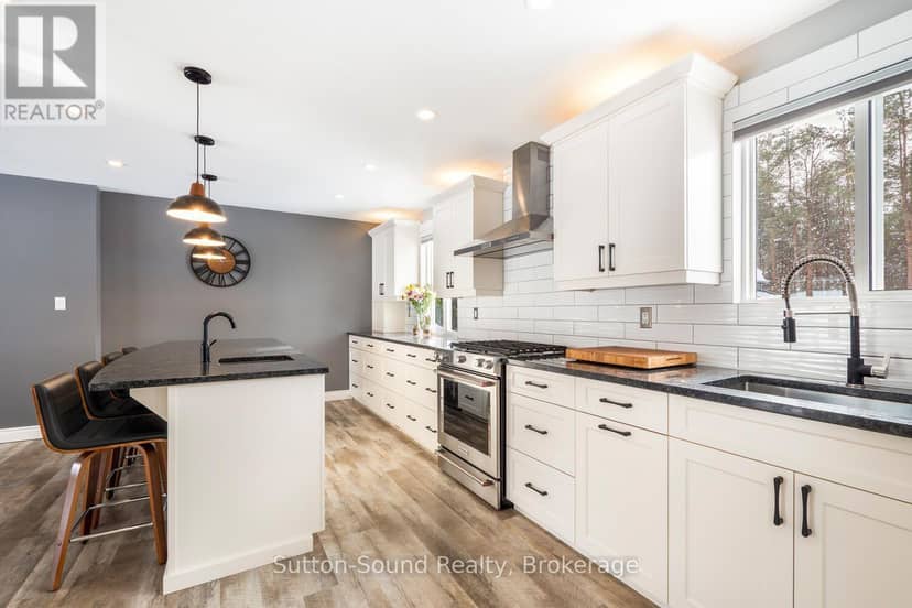 35 Pine Tree Drive — photo 15 of 40