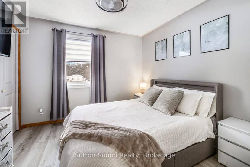 35 Pine Tree Drive — photo 23 of 40