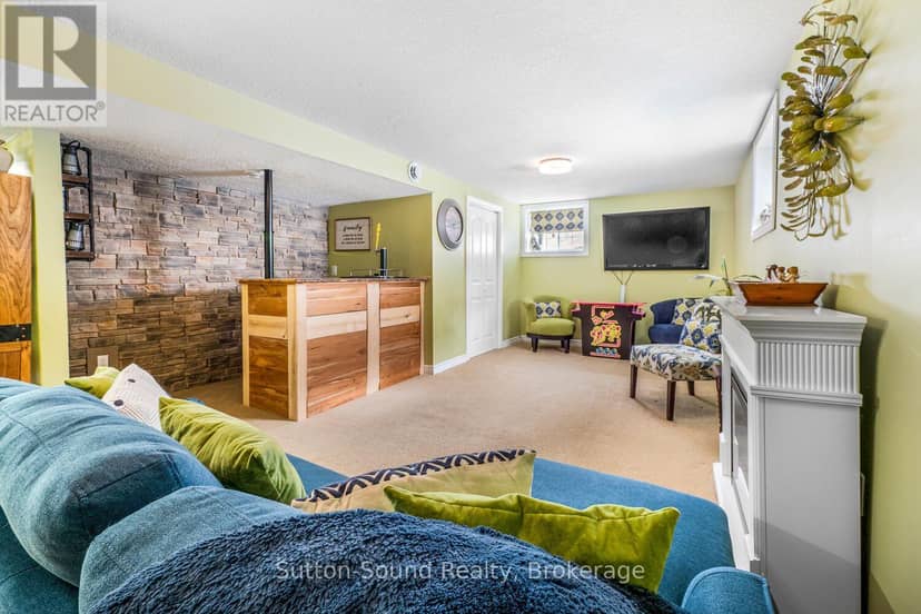35 Pine Tree Drive — photo 32 of 40