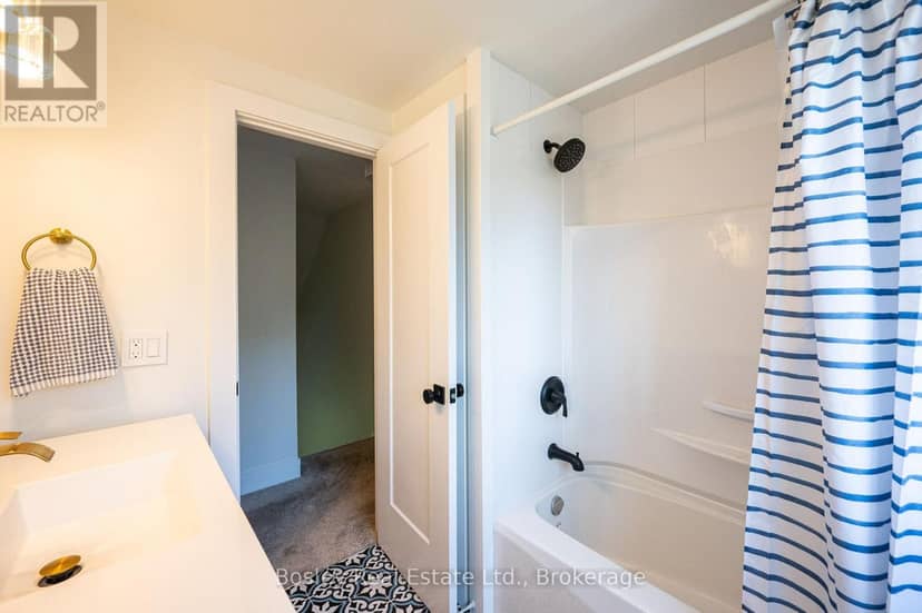 52 Stirling Macgregor Drive — photo 21 of 36