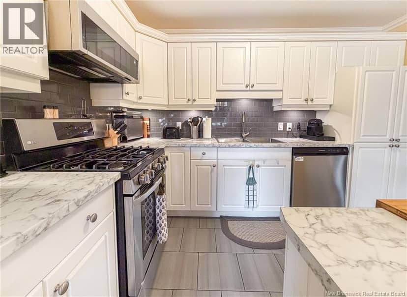 44 Brown Boulevard Unit# 2F — photo 3 of 40