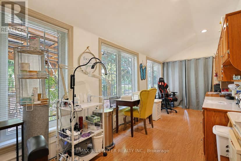 7196 Outer Drive — photo 12 of 40