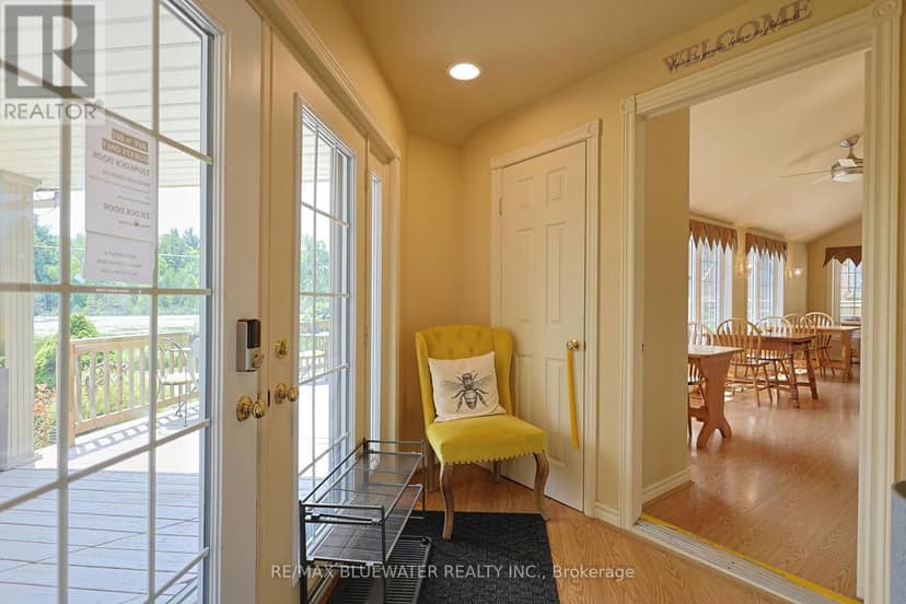 7196 Outer Drive — photo 13 of 40