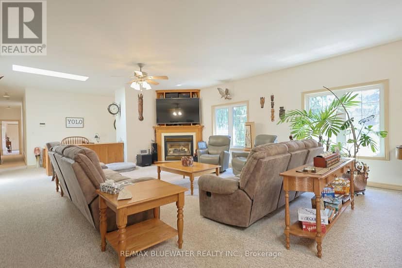 7196 Outer Drive — photo 31 of 40