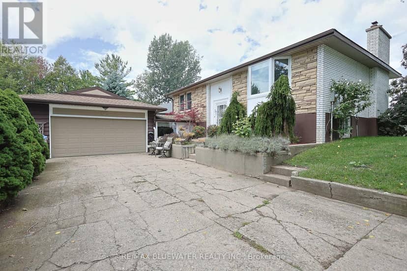 9997 Edward Street, Lambton Shores, photo 2