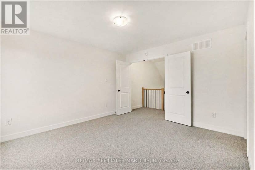 44 Whitcomb Crescent — photo 11 of 28