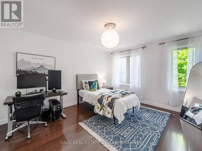 251A Chisholm Avenue — photo 14 of 30