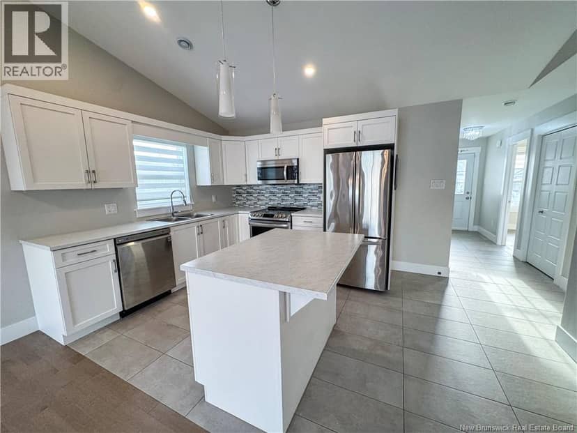 35 Anastasia Crescent — photo 15 of 40