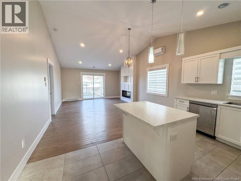 35 Anastasia Crescent — photo 3 of 40
