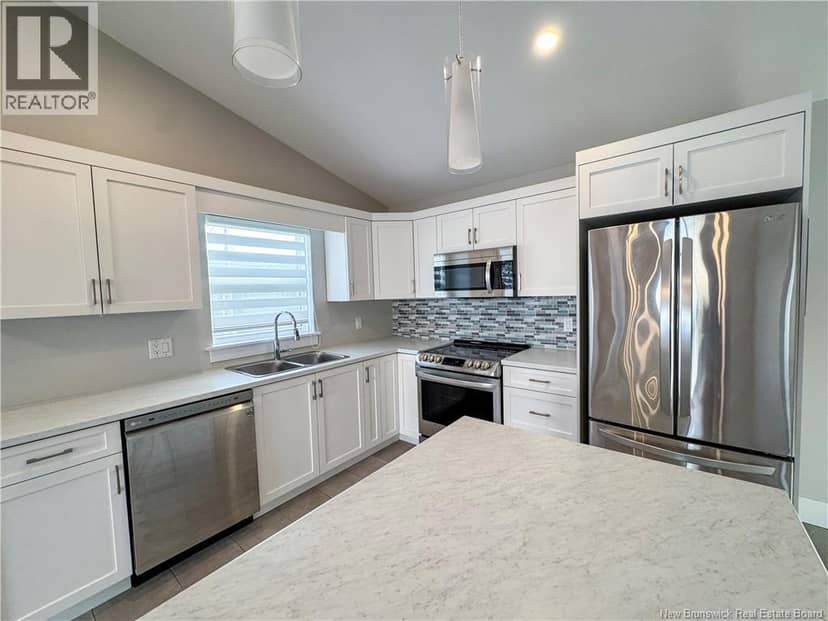 35 Anastasia Crescent — photo 5 of 40