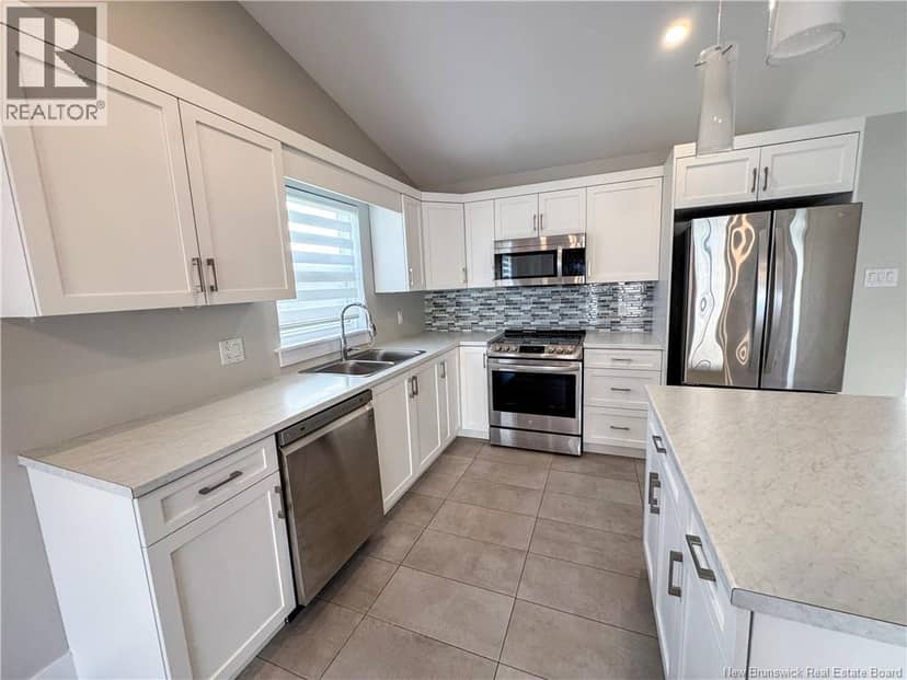 35 Anastasia Crescent — photo 6 of 40