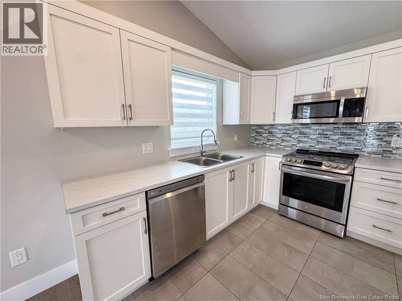 35 Anastasia Crescent — photo 7 of 40