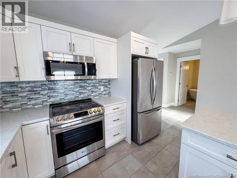 35 Anastasia Crescent — photo 8 of 40