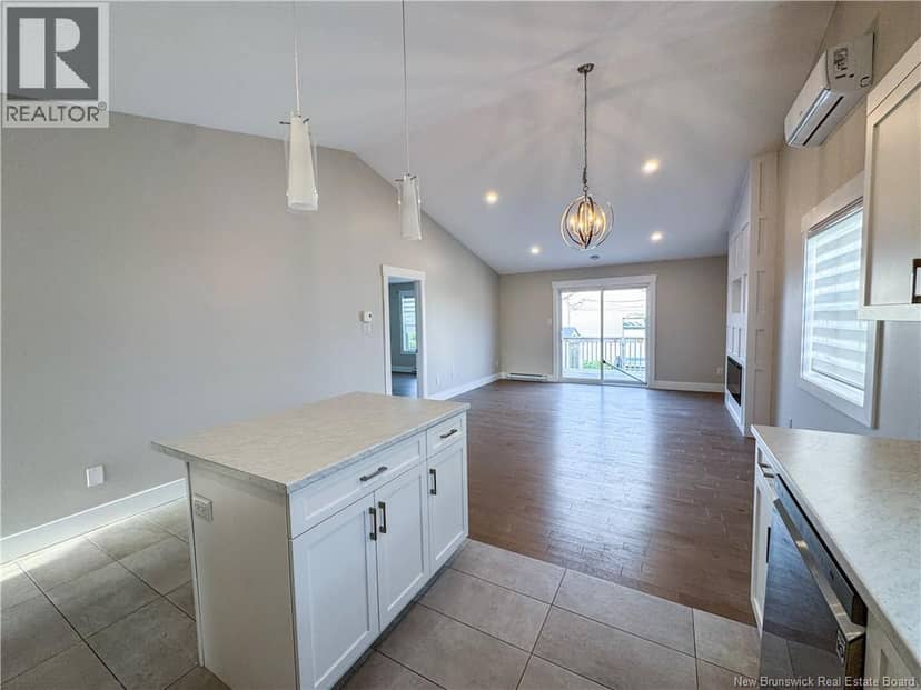 35 Anastasia Crescent — photo 9 of 40