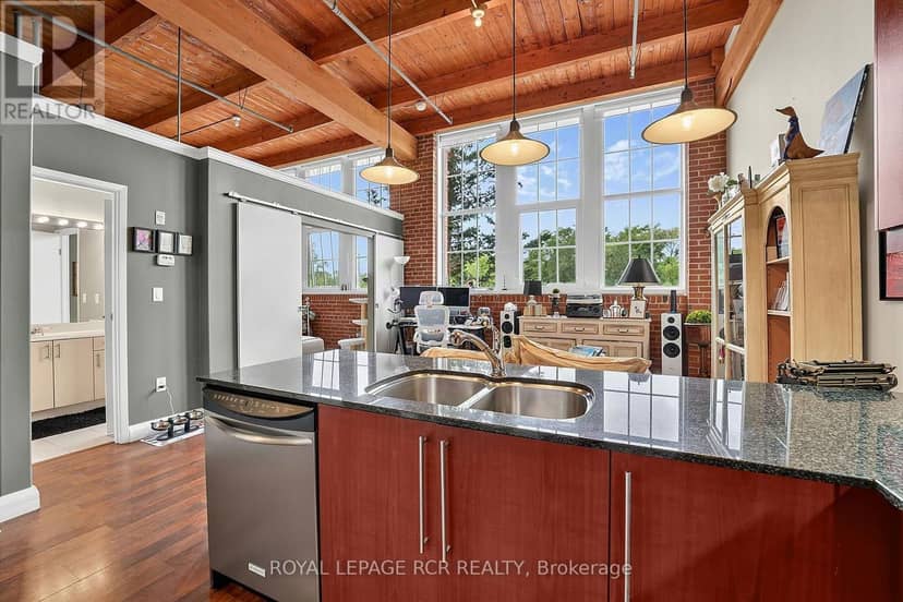 207 - 543 Timothy Street — photo 11 of 39