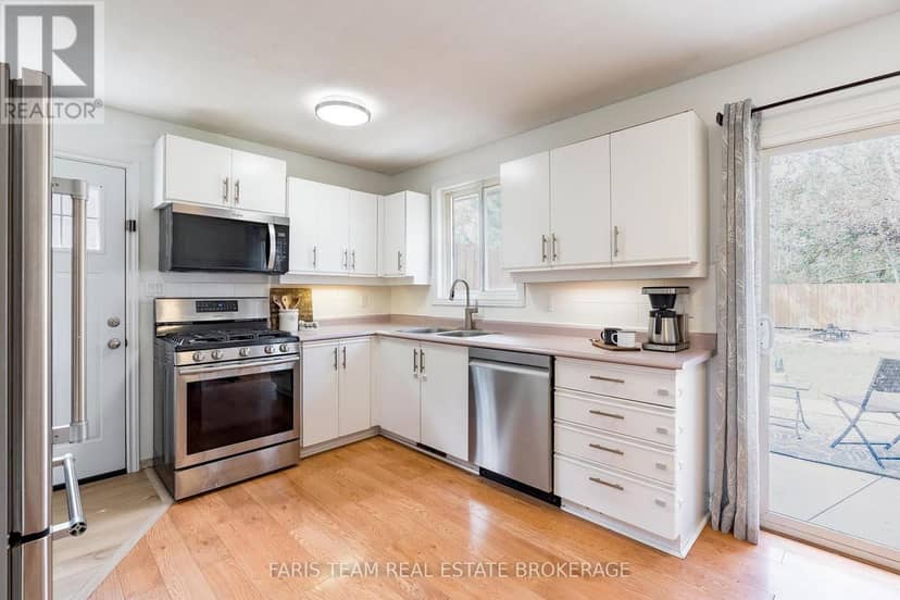 396 Mary Street — photo 3 of 31
