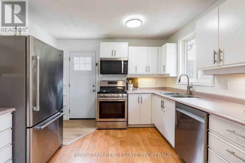 396 Mary Street — photo 4 of 31