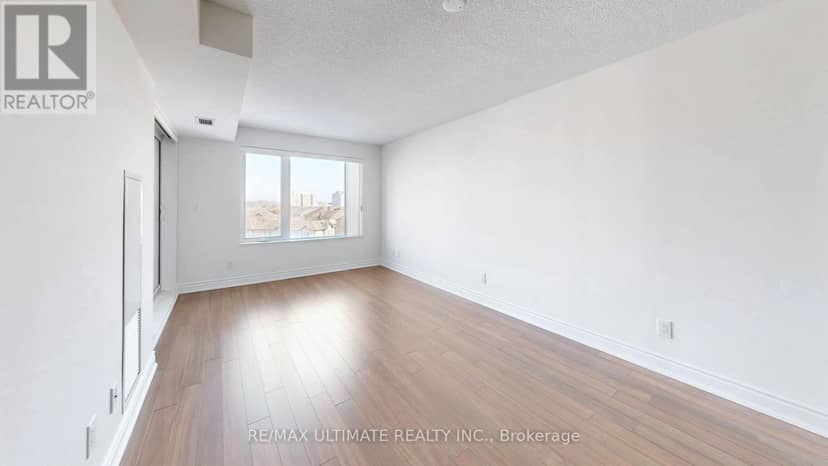 718 - 273 South Park Road — photo 4 of 38