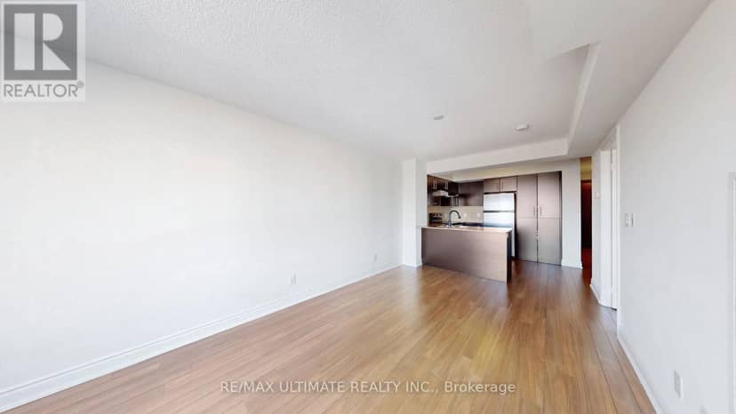 718 - 273 South Park Road — photo 7 of 38