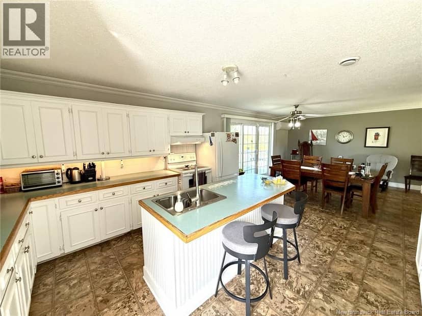 8203 Rue St-Paul — photo 17 of 35
