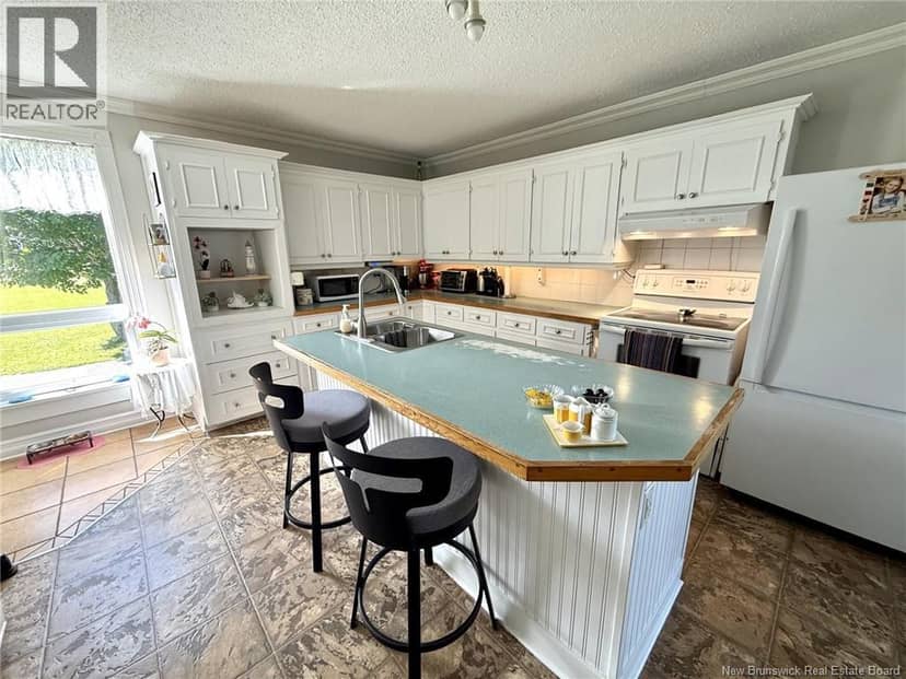 8203 Rue St-Paul — photo 18 of 35