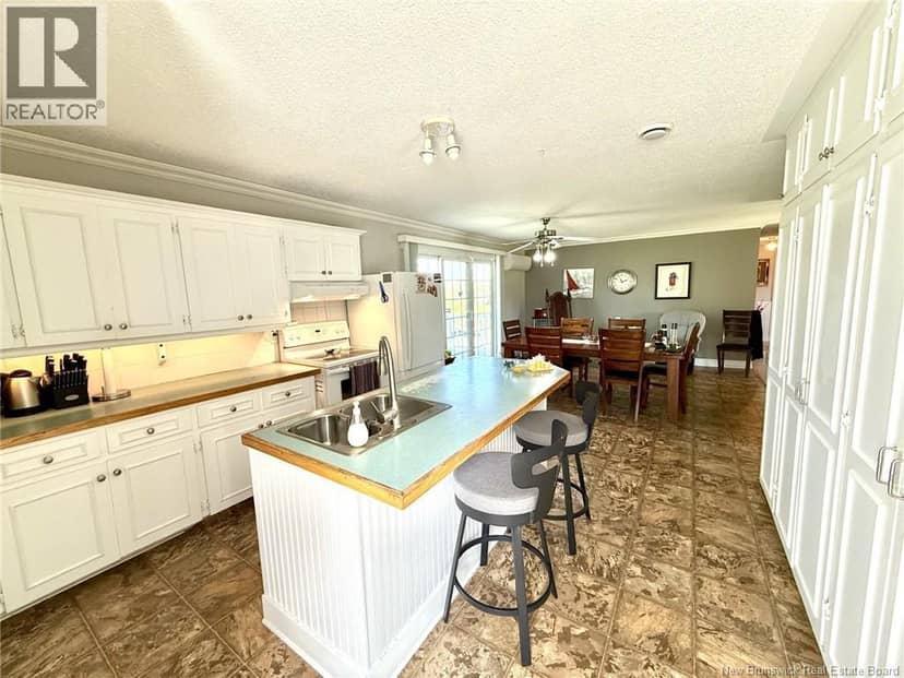 8203 Rue St-Paul — photo 19 of 35