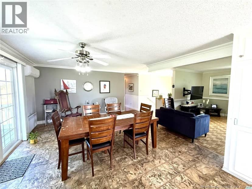 8203 Rue St-Paul — photo 20 of 35