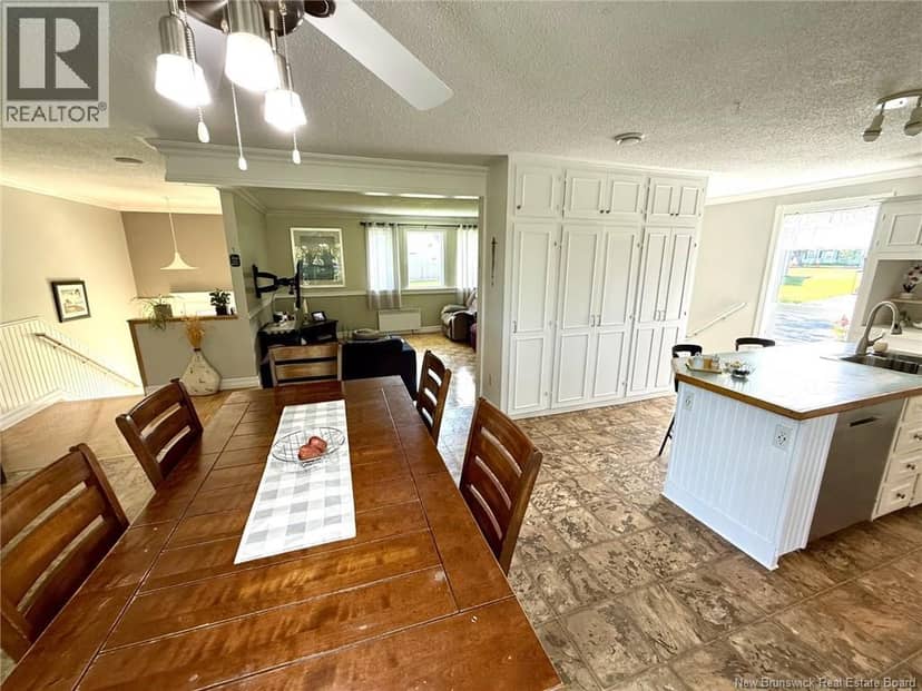 8203 Rue St-Paul — photo 21 of 35