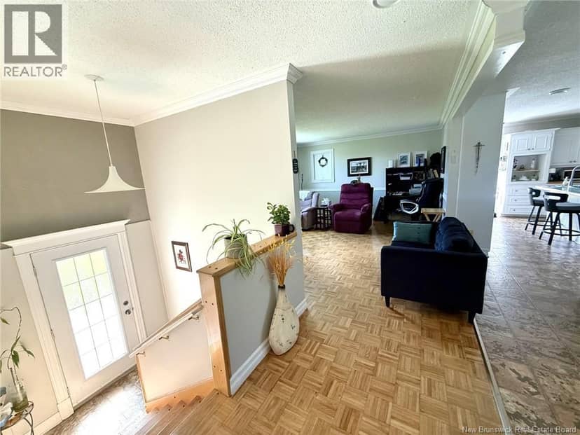 8203 Rue St-Paul — photo 25 of 35