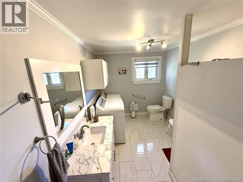 8203 Rue St-Paul — photo 29 of 35